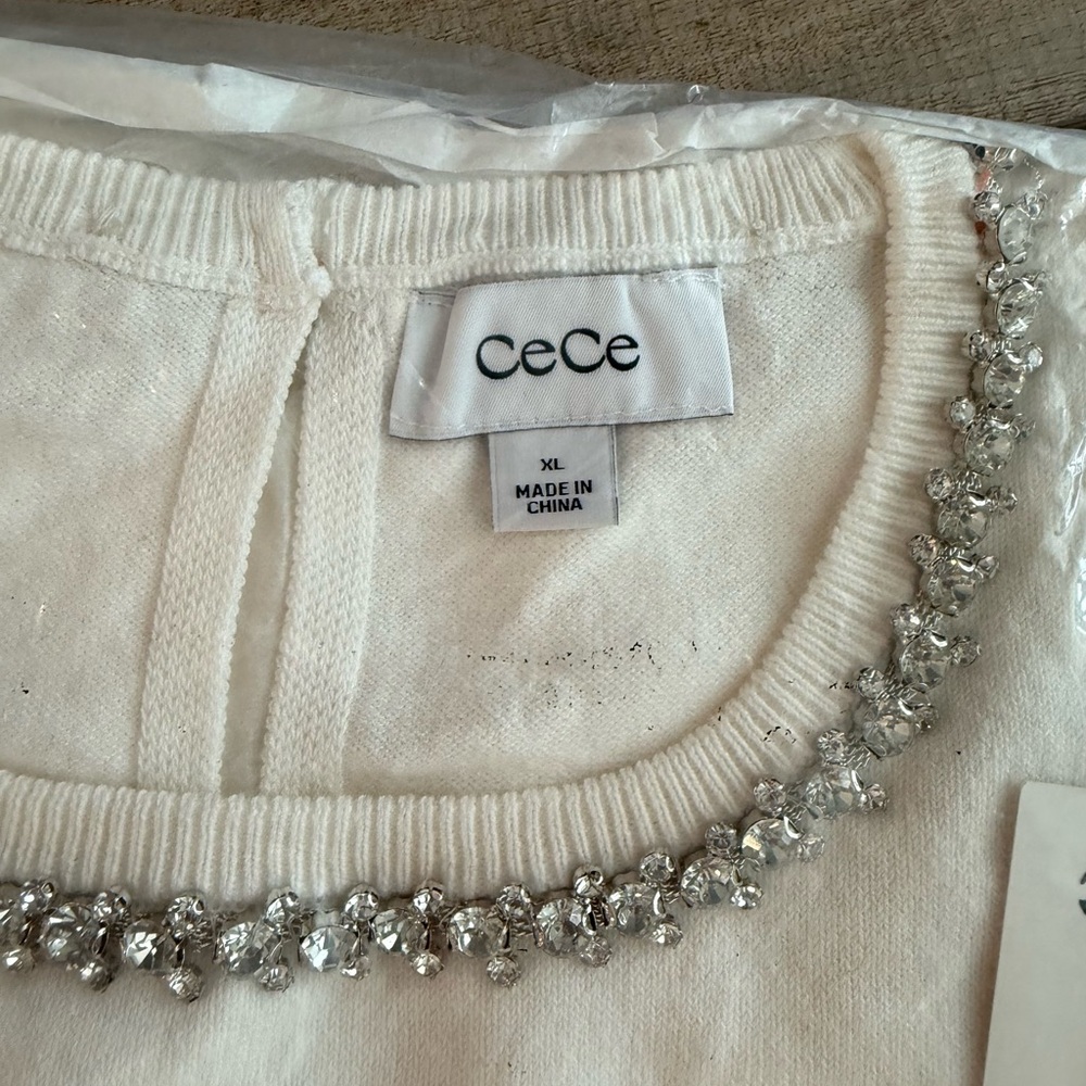 NWT Cece Embellished Rhinestone Neck white Short Sleeve Sweater Top Shirt XL - Picture 3 of 3